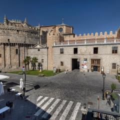 オスタル レスタウランテ プエルタ デル アルカサル（Hostal Restaurante Puerta del Alcázar）