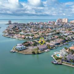 Luxury Rental Walkable To Beach With Wide Water Views
