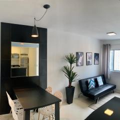 1103- Apartamento Encantador, amplo e decorado, mobiliario moderno, cozinha completa com utensílios , Excelente vista da cidade e localização privelegiada no bairro Bigorrilho