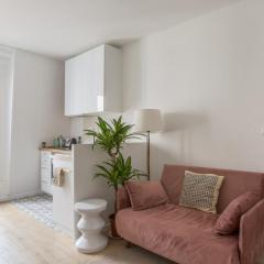 Bright and charming flat in the heart of Paris - Welkeys