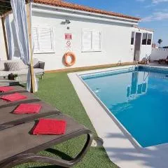 Lovely 4-Bed Villa with ocean views in Sueno Azul