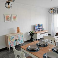 Apartamento VeraTespera - Cerca de la Playa con WiFi, Piscina y Ocio Familiar