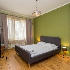 Colorful 2BDR Apartment in the City Center