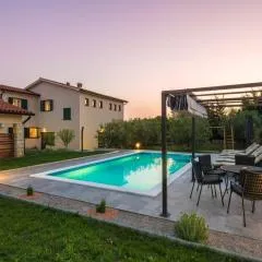 Holiday House OLIVE GROVE with pool and garden