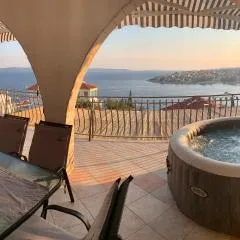 VILLA Mira
