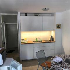 Sara apartment Punta Omis near sandy beach