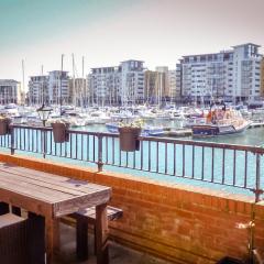 Beautiful Dawn - relax with stunning marina views