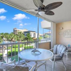 Bright condo in community with pool/steps to beach