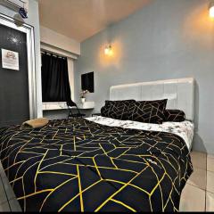 Stylist & Minimalist Studio Pool View at Apt Green Bay Tower G