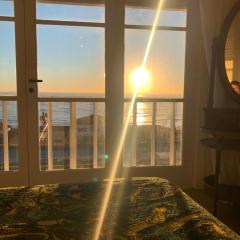 Mar del Plata frente al mar Biblioteca