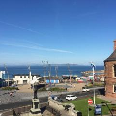 Beautiful Sea view, Entire 2 bed Apartment, Portrush centre West Strand BeachView