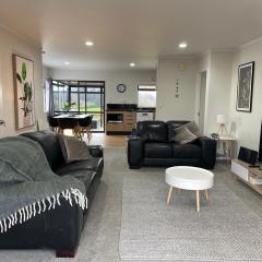 Modern apartment- rural outlook, central Cambridge