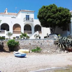 Beachfront Spetses spectacular fully equipped traditional Villa familiesgroups