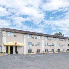 Super 8 by Wyndham Watertown