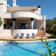 Beachside Villa in Puerto Marina, Benalmádena