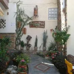 Akrotiri Hotel