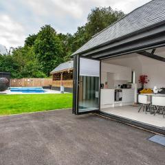 Luxury private estate summer winter 32c heated pool & hot tub bar stay deal kent