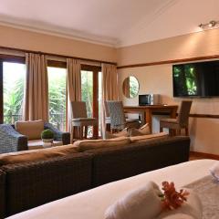 LUXURY EN-SUITE ROOM WITH LOUNGE @ 4 STAR GUEST HOUSE