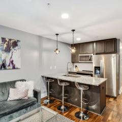 Modern 1 BR Apartment! Quick Uber to Downtown!