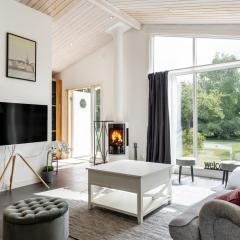 Five-Bedroom holiday home by the river of lagan