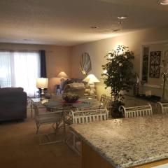 Foothill's Luxury 2BDR Ground Floor Condo in 1000 Hill's