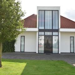 Holiday Home in Zeewolde with Jetty next to golf course