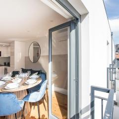 Bright 3BR Flat w/ AC in City Center by LovelyStay