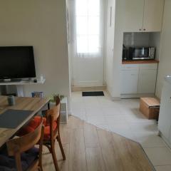 Petite maisonnette atypique et son jardinet