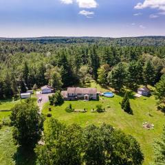 Southwoods Mountain Estate -private mansion, pool, hottub+ 15 acres