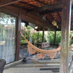 Charmosa casa com churrasq na praia de Camburi