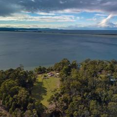 Peaceful & tucked away Wylah Cottage in Simpsons Bay on Bruny Island