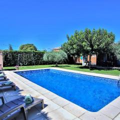 Beautiful Home In Carpentras With Wifi, Private Swimming Pool And Outdoor Swimming Pool