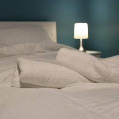 LARGE 12 Guests 5 Bedroom House in Birmingham City Centre