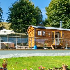 Honey Bee Shepherd's Hut - with Woodfired Hot Tub