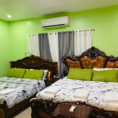 B2 - Spacious 3BR House with Netflix, Fiber Wifi, Parking, Balcony
