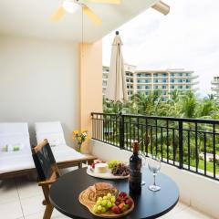 Perfect getaway for two! Wonderful & bright loft, spacious balcony overlooking the pool Beachfront resort