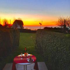 Studio cosy et terrasse-jardin superbe vue mer