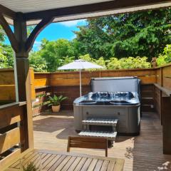 Bungalow charmant à Le Moule avec piscine et jardin