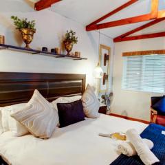 Strand Honeymoon Suite Studio