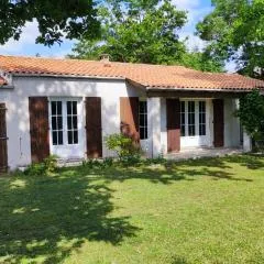 Maison à 8 min à pied de la Plage avec jardin clos et ombragé