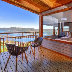 Lagoon Studio - Fantastic Knysna Lagoon views and SOLAR in self-catering studio