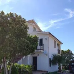 Sul mare con spiaggetta privata vicino a Cefalù.