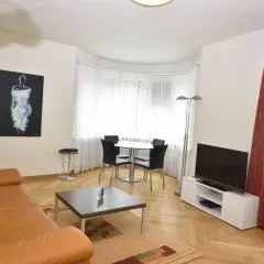 Spacious 1BR near Lake and Opera - Mill 3 11