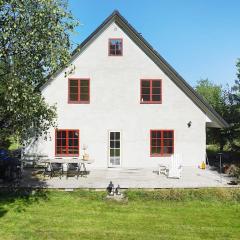 7 person holiday home in DJURHAMN