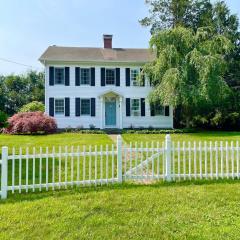 1860's Colonial House Near Downtown and Beaches!