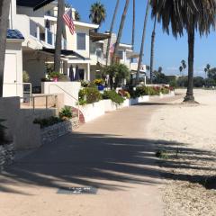 Heart of Mission Beach - Soft sandy beach walk to Cafés