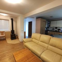 Apartmán Hulín, Chrášťany - bílý