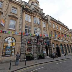 Historic two bed apartment in Heart of the City