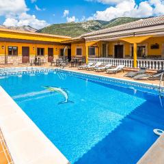 Cozy Home In Priego De Cordoba With Outdoor Swimming Pool