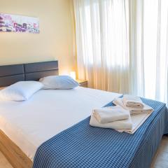 Kate's Modern 2 BR Apartment in Perea